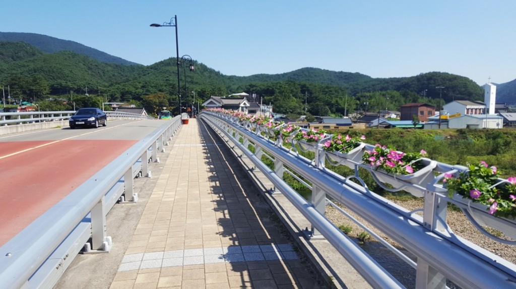 4 내남면 이조교 꽃길조성 1