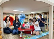 2-1. 지난 23일 감포읍 지역사회보장협의체 특화사업으로 생일을 맞은 아동에게 생일맞이 레터링 풍선을 전달했다